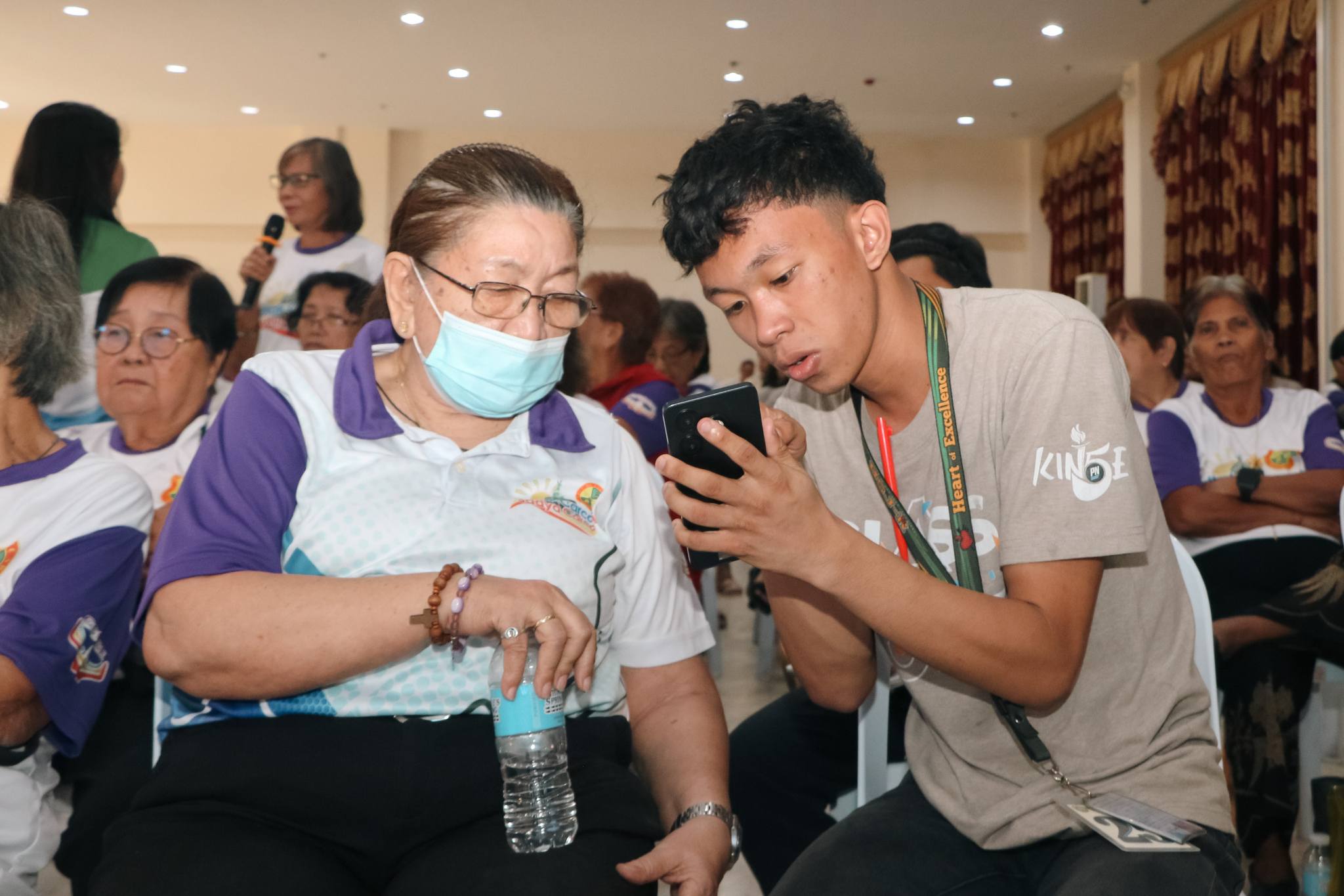 Carcar’s elders get digital literacy training